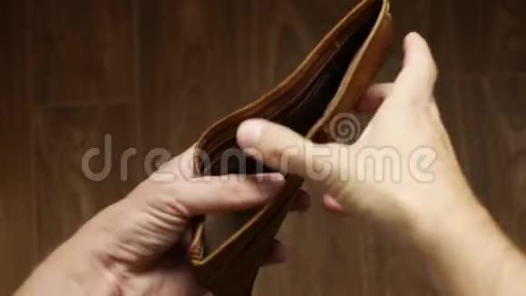 人破产欠款显示空钱包无钱扶贫金融业务破产理念男性债务视频的预览图