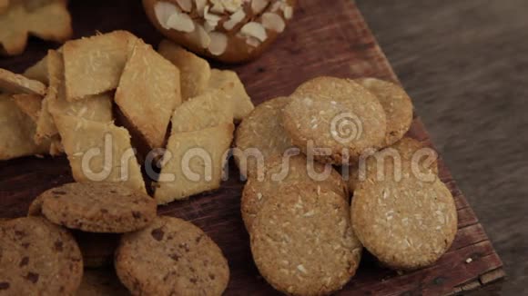 一套不同的自制饼干饼干特写背景来自美味的糕点带椰子的饼干米什达尔巧克力视频的预览图