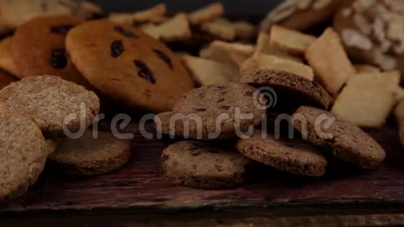一套不同的自制饼干饼干特写背景来自美味的糕点带椰子的饼干米什达尔巧克力视频的预览图