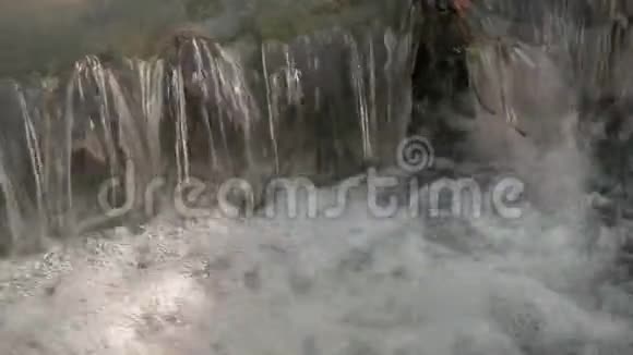 非常小的瀑布的特写视频视频的预览图