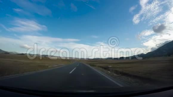 从车上看到的路旁边视频的预览图