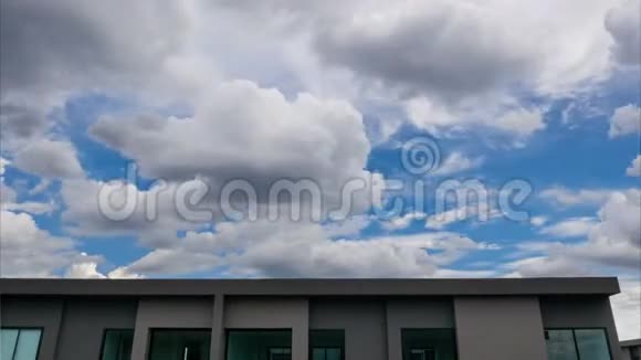 美丽的云彩天空运动时间流逝视频的预览图