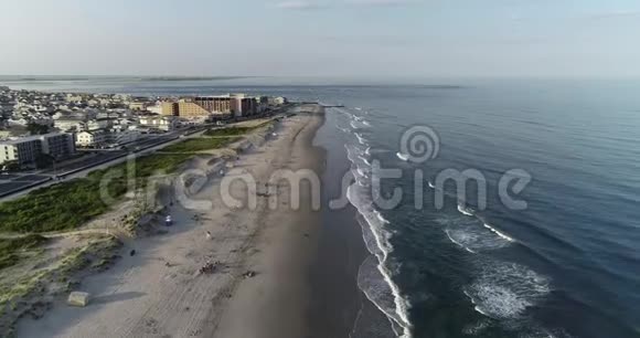 下午日落时在新泽西海滩观看无人机视频视频的预览图