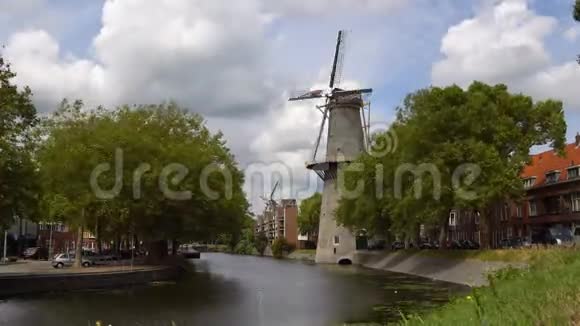 时光流逝荷兰传统风车在希达姆市靠近鹿特丹荷兰视频的预览图