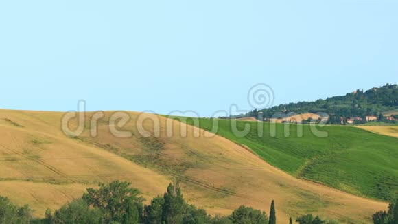 意大利山顶小镇皮恩扎的景色视频的预览图