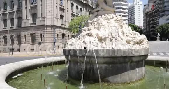 阿根廷罗萨里奥人造喷泉关于乌托邦视频的预览图