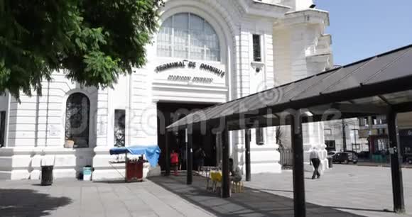 阿根廷罗萨里奥中央的公共汽车车站视频的预览图