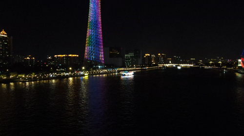航拍广州夜景珠江小蛮腰游船风光视频的预览图