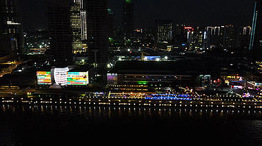 航拍实拍高清广州珠江边的道路夜景视频的预览图