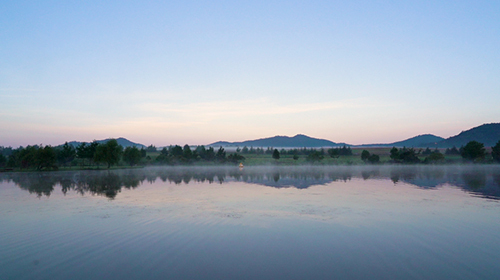 湖泊晚霞风景高清实拍视频视频的预览图