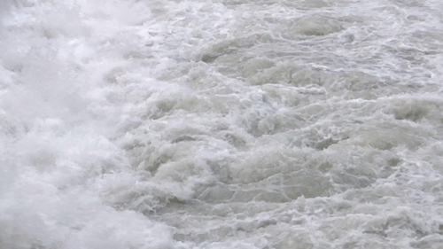 滚滚奔流的江河水视频的预览图