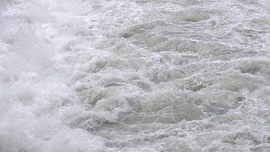 滚滚奔流的江河水视频的预览图