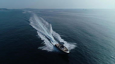 高清实拍视频-快艇飞驰在蓝色希腊大海上视频的预览图