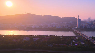 傍晚城市日落夕阳交通余晖航拍视频的预览图