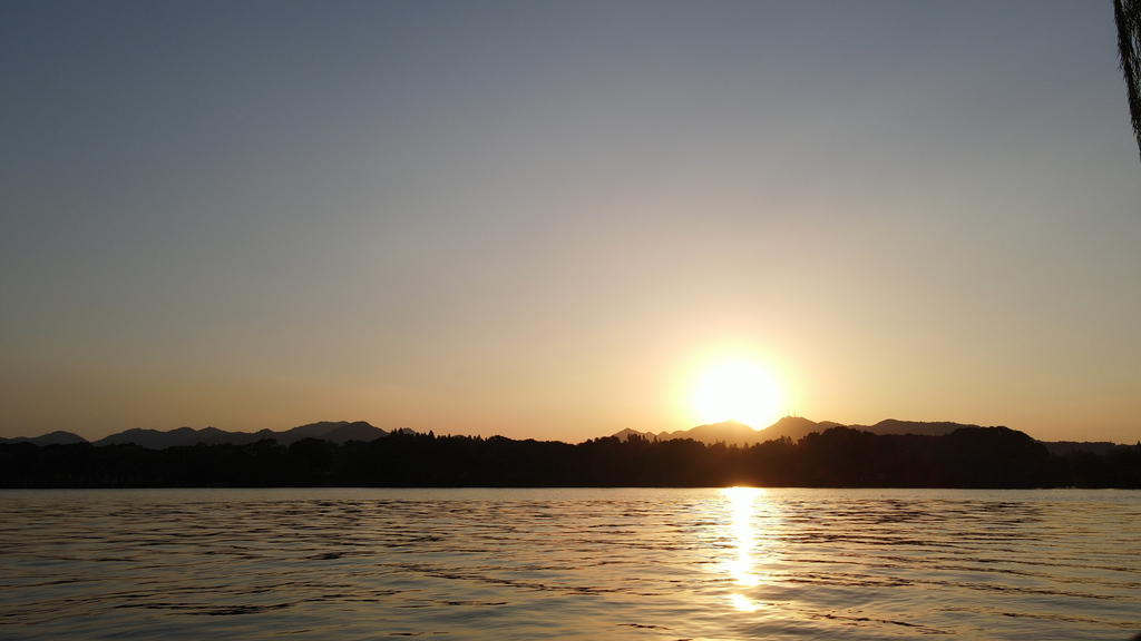 4K实拍西湖夕阳视频的预览图