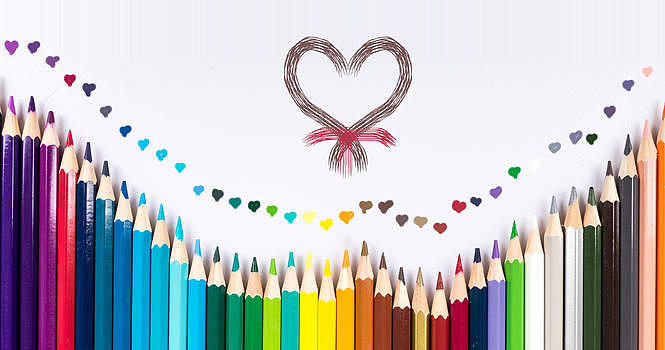 彩色画笔彩色爱心图片素材免费下载