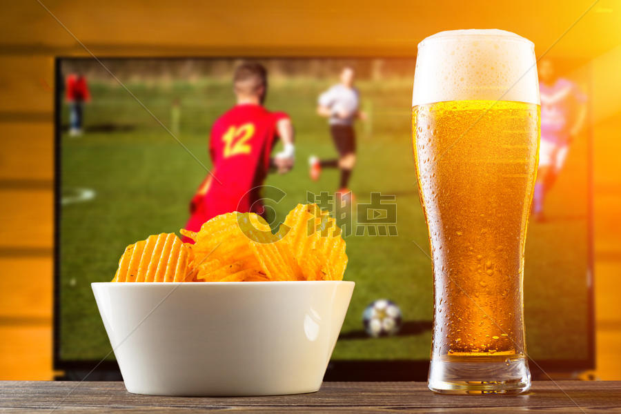 足球与啤酒图片素材免费下载