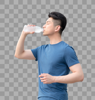 运动健身后站着喝水的年轻男性图片图片素材免费下载