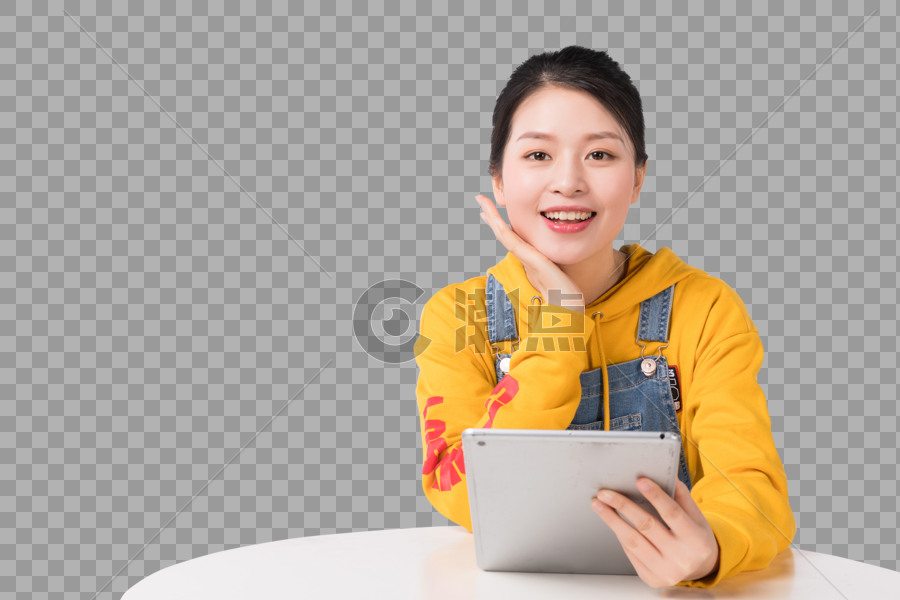 坐着使用平板电脑的时尚女生图片图片素材免费下载