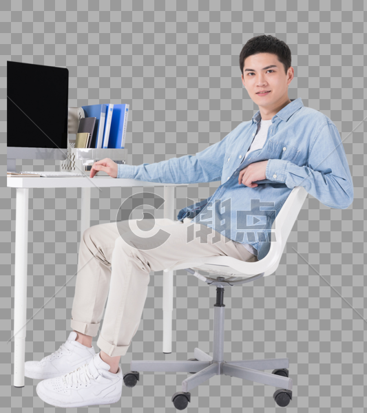 年轻男性坐在办公桌前工作图片图片素材免费下载