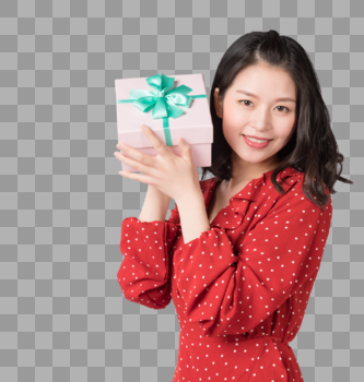 开心地拿着礼物盒的年轻女子图片素材免费下载