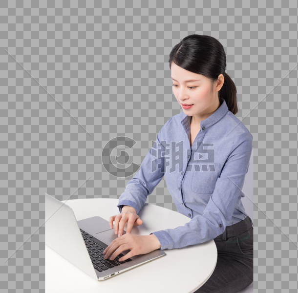 使用电脑商务办公的职场女性图片素材免费下载