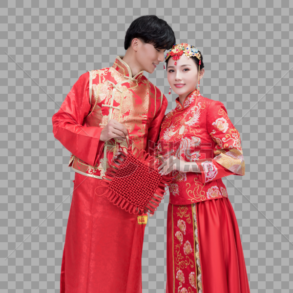 穿红装的情侣手持中国结图片素材免费下载