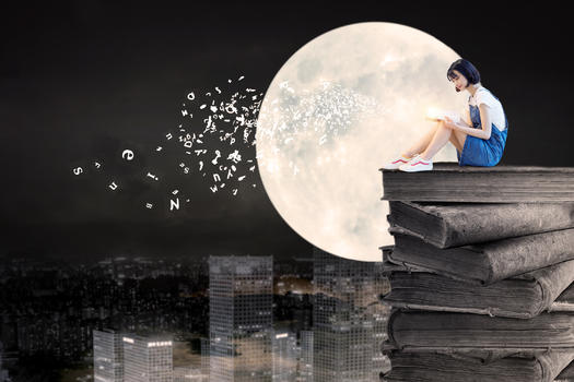 月光下看书的女孩图片素材免费下载