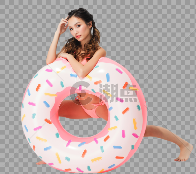 美女穿粉色比基尼的可爱女生拿着甜甜圈泳圈图片素材免费下载