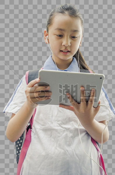 女孩使用平板远程学习图片素材免费下载