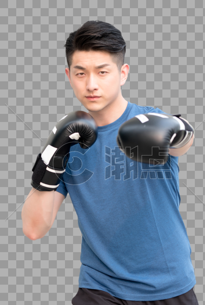 年轻男性户外拳击运动出拳动作图片素材免费下载