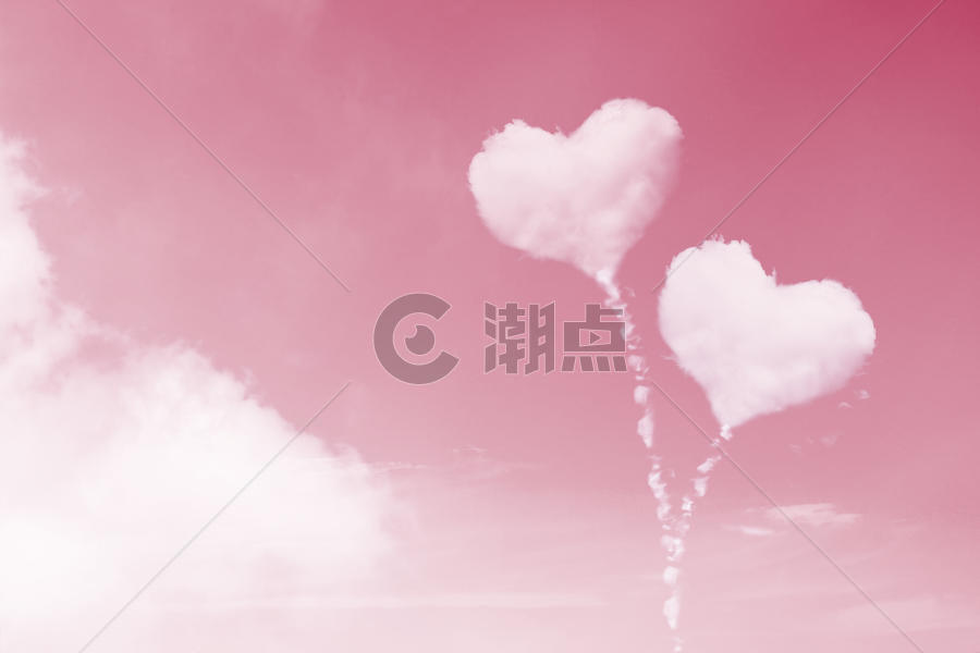 浪漫粉色心形云朵图片素材免费下载