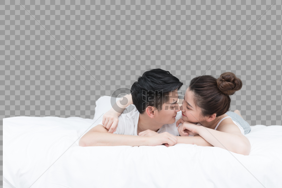 幸福甜蜜的情侣躺在床上图片素材免费下载