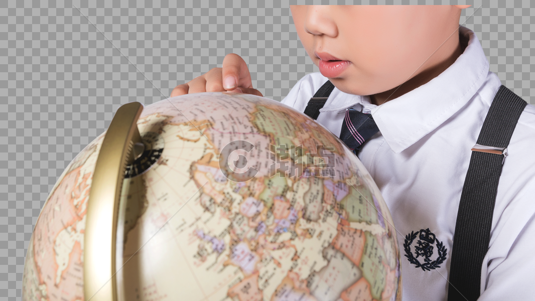 男孩用放大镜探索地球仪图片素材免费下载
