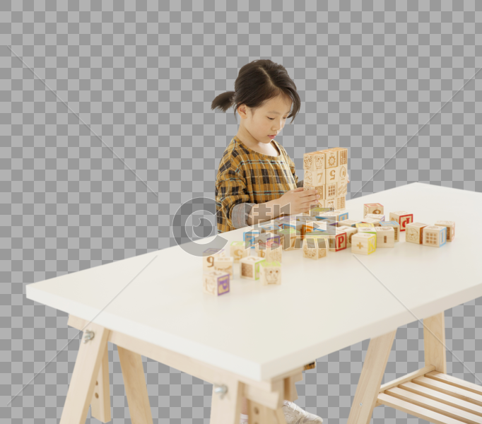 女孩在玩积木图片素材免费下载