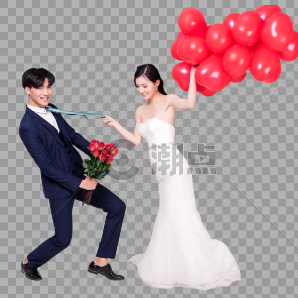 情侣婚纱手持爱心气球互相打闹动作图片素材免费下载