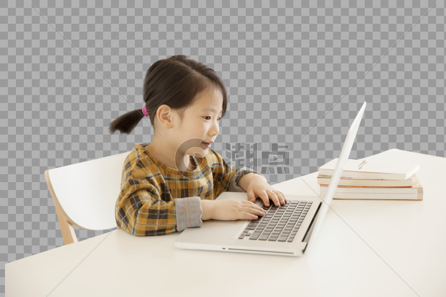 女孩在学习电脑图片素材免费下载
