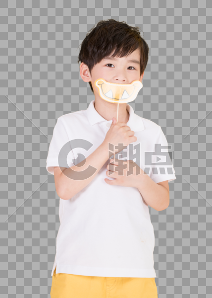 儿童小男孩手持搞怪嘴巴道具图片素材免费下载