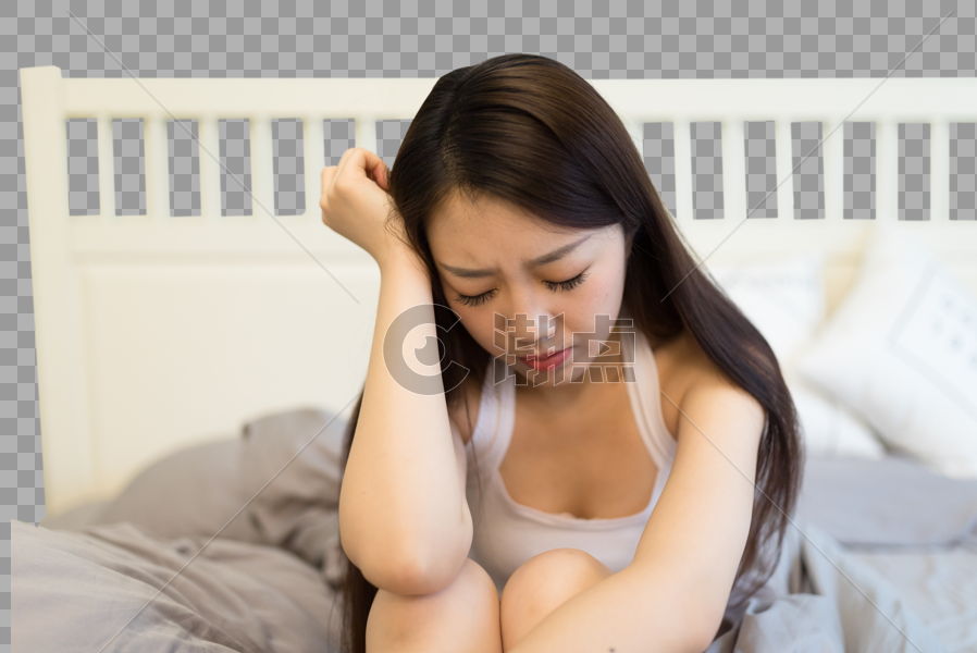 生病头痛坐在床上的女生图片素材免费下载