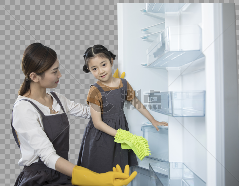 妈妈和女儿在新家清洁冰箱图片素材免费下载