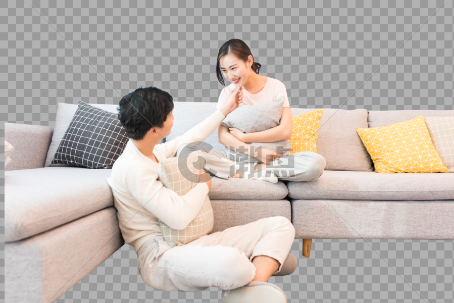 在客厅聊天互动的情侣图片素材免费下载