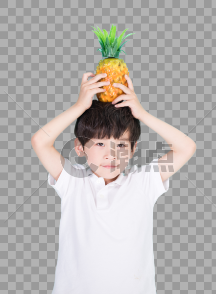 儿童小男孩手持菠萝道具图片素材免费下载