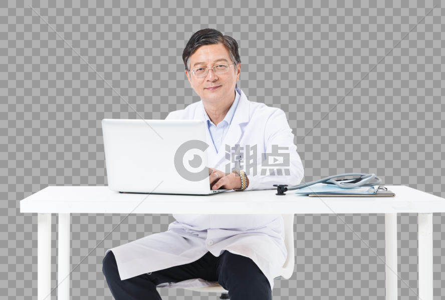 中老年医生用电脑工作图片素材免费下载