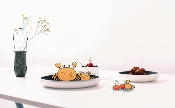 餐桌上的大闸蟹创意摄影插画图片素材免费下载