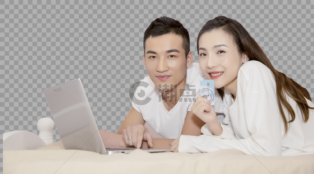 年轻夫妇在卧室用电脑购图片素材免费下载