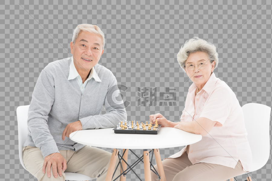 老年夫妇下棋图片素材免费下载