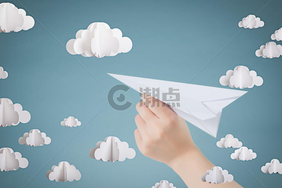 纸飞机与云朵图片素材免费下载