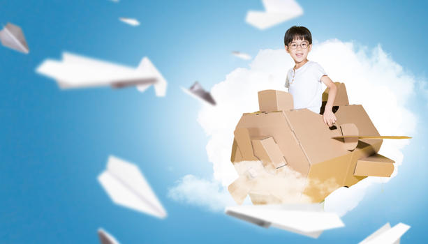 开纸飞机的小男孩图片素材免费下载