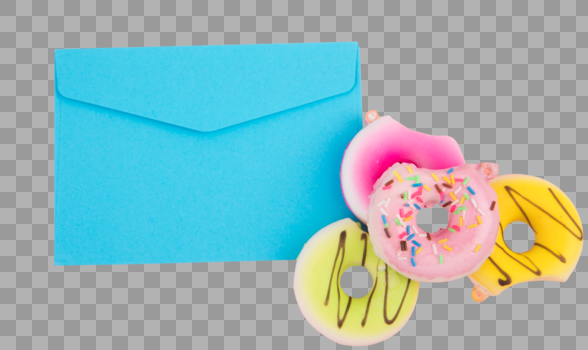 夹在信封里的甜甜圈图片素材免费下载
