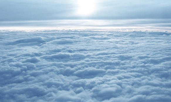 云端的风景图片素材免费下载